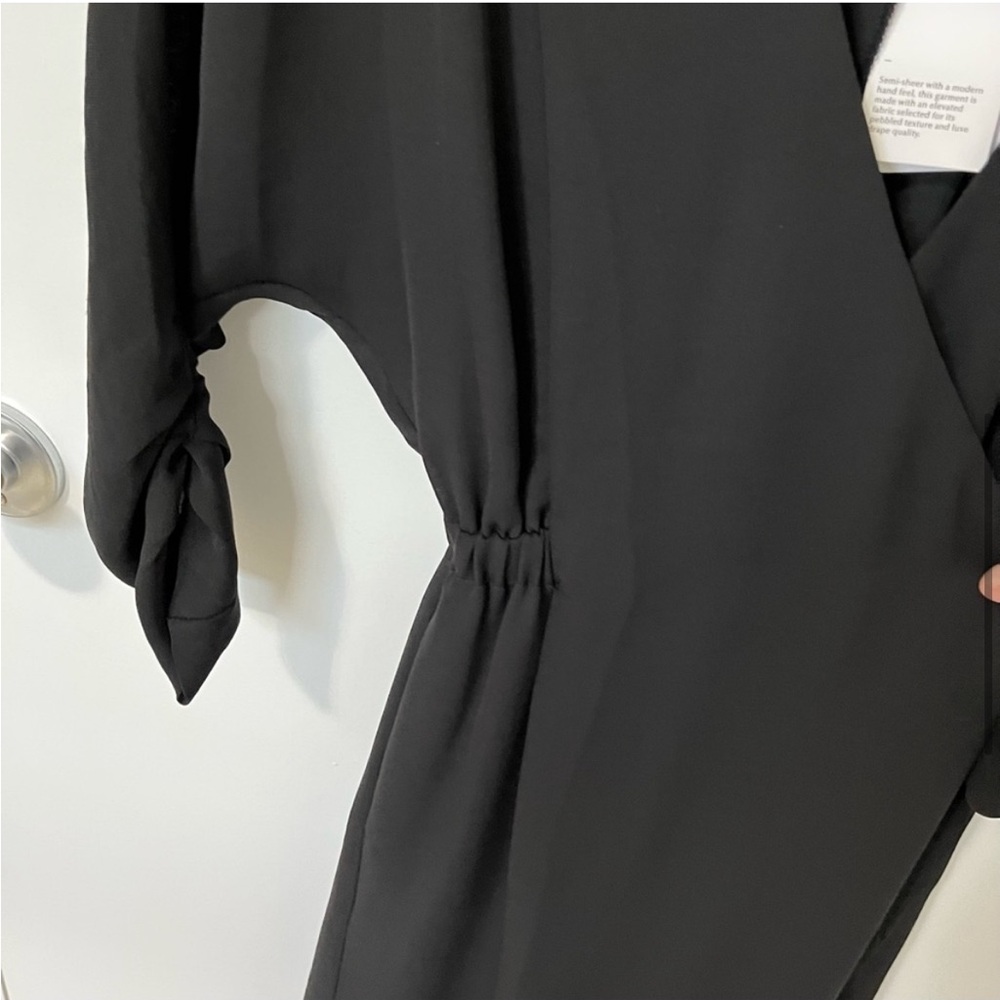 NWT Aritzia Babaton Ludovic V-Neck Wrap Dress
Black XXSmall - Picture 6 of 16